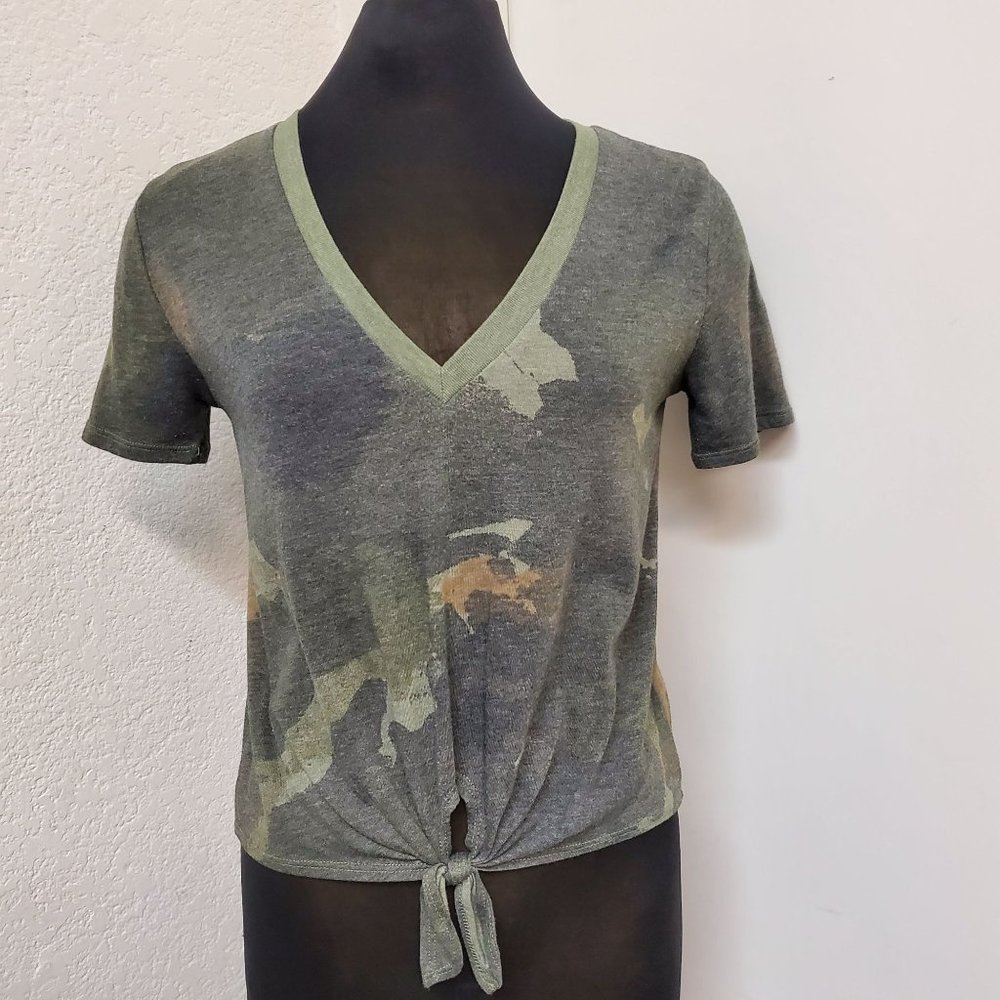 Alternative Short Sleeve V-Neck Front Tie Camo Top Size L - Picture 1 of 7